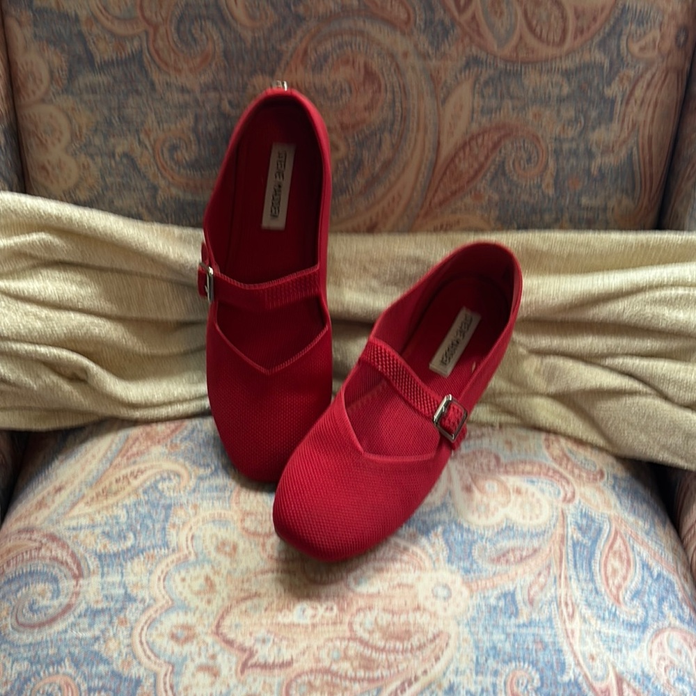 Steve Madden Vibrant Red Flats, Size 8